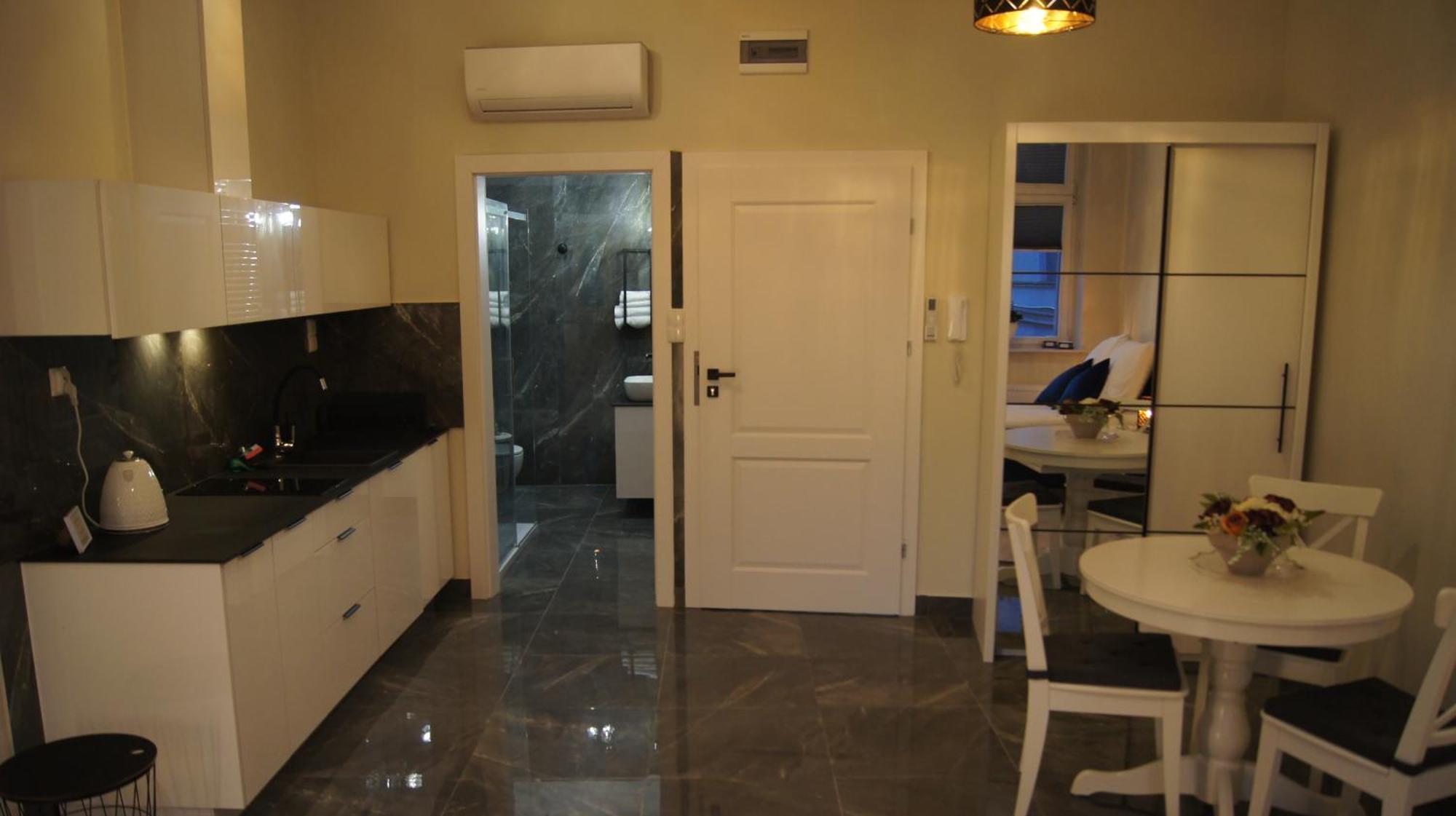 Apartment Street 18 *