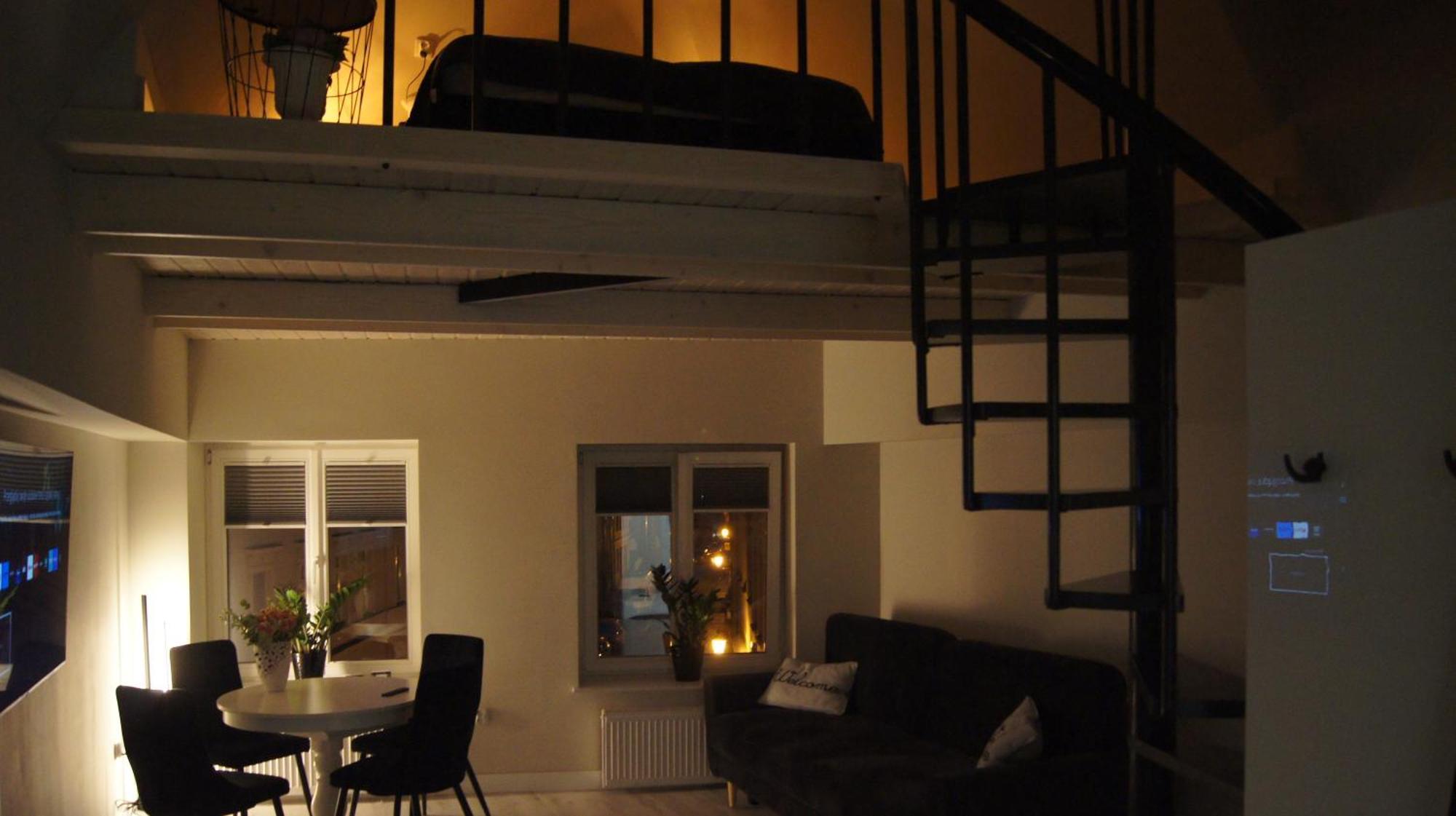 Apartment Street 18