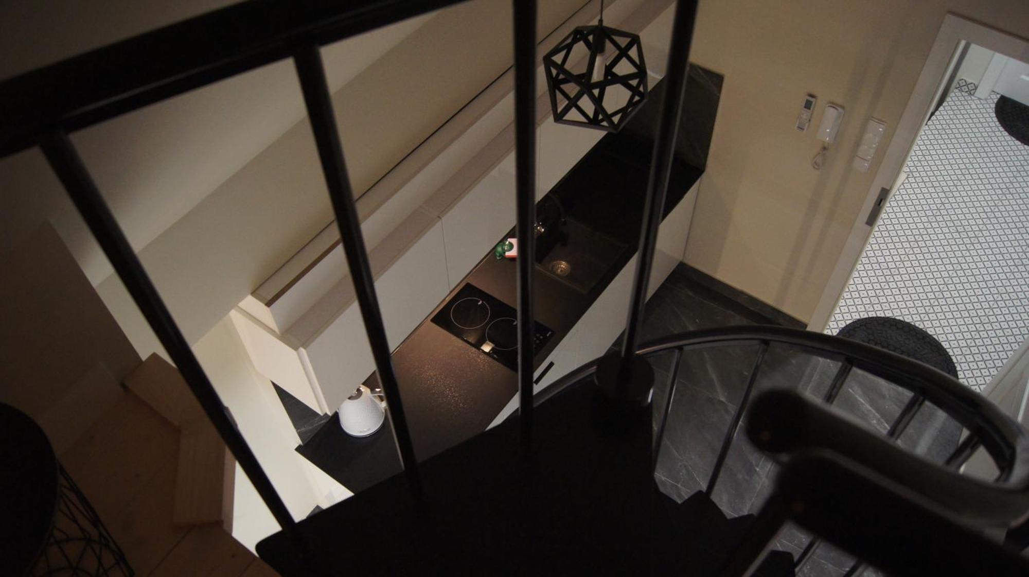 Apartment Street 18 *