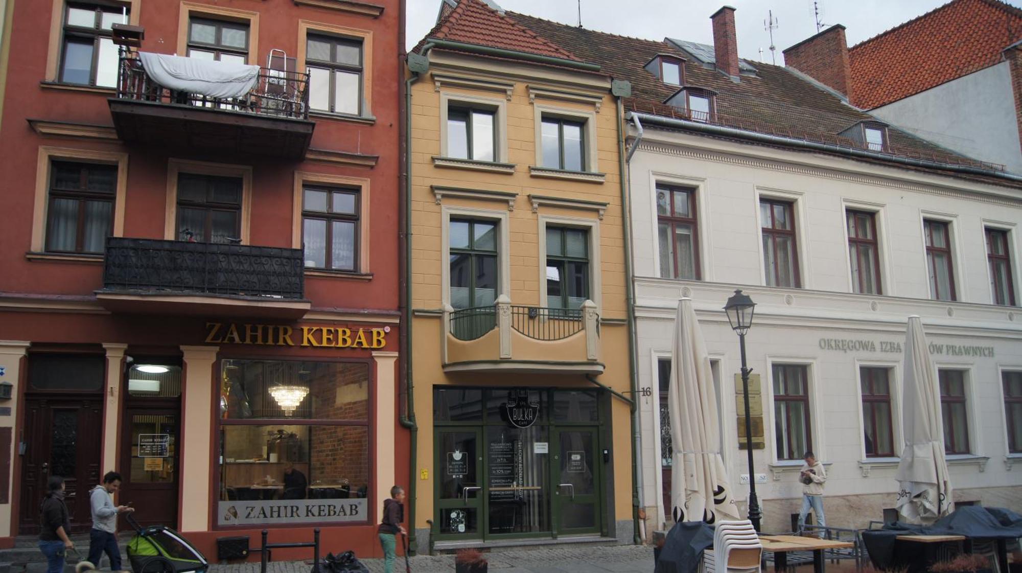 Apartment Street 18